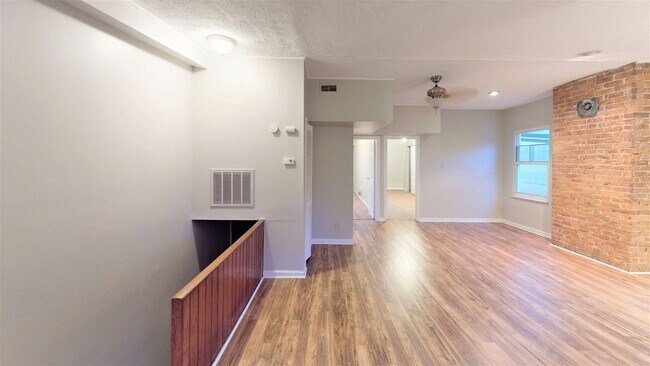 Foto del edificio - 2667 Bellevue Ave