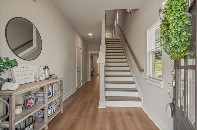 Building Photo - 207 Stonecrest Cir