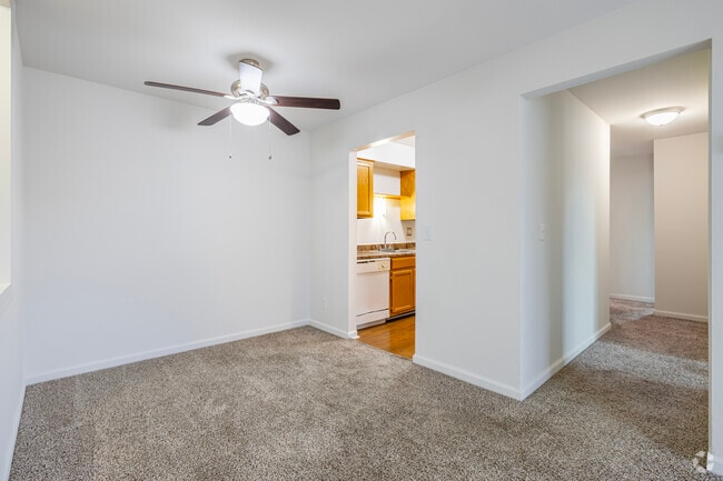 2BD, 1BA - 865SF - Dining Room - Brookdale Apartments