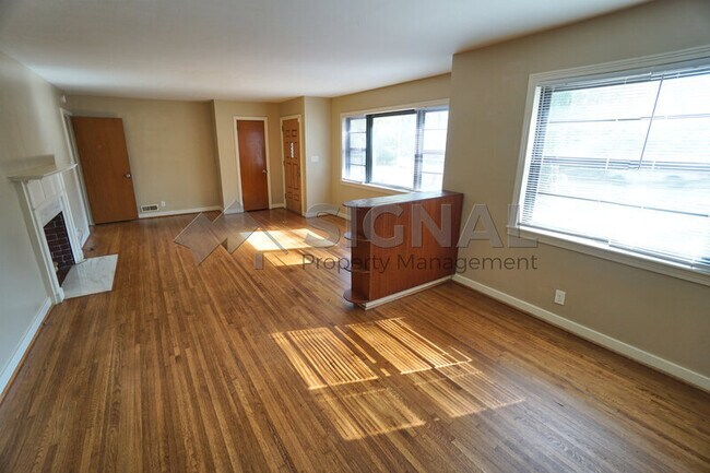 Building Photo - 364 Roebuck Dr