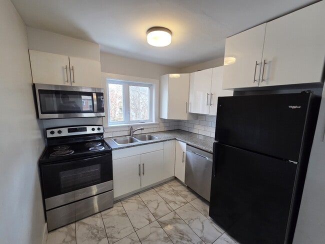 Building Photo - 85 Evans Ave