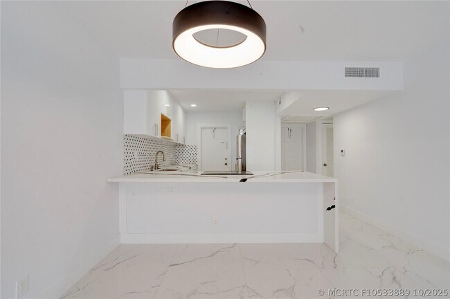 Foto del edificio - 3050 N Palm Aire Dr