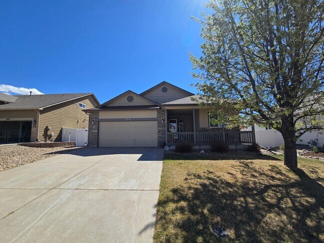 Foto del edificio - Spacious 5B/3B with Finished Basement Now Available!