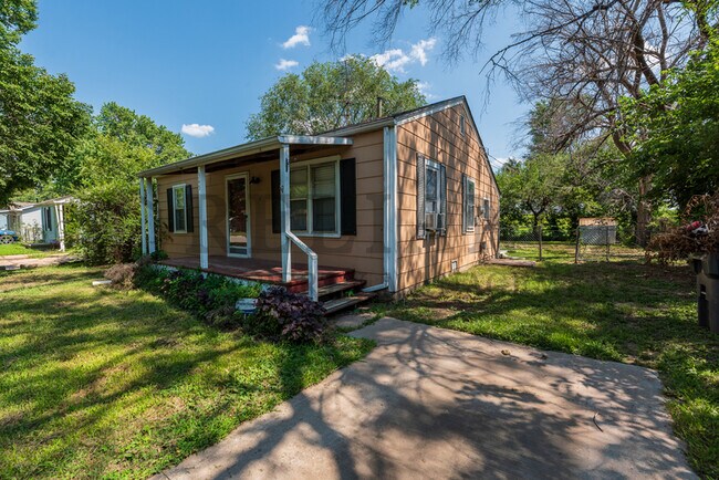 Foto del edificio - 345 Grover Ave