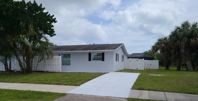 Building Photo - 3131 NE Savannah Rd