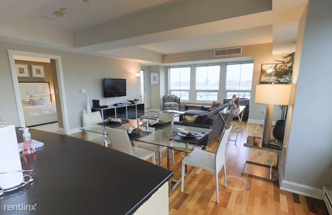 Building Photo - 2 br, 1 bath  - 300 1st Ave Unit 208