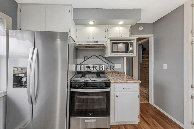 Building Photo - 1126 S Newton Ave