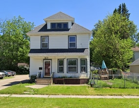 Building Photo - 817 W 7th St