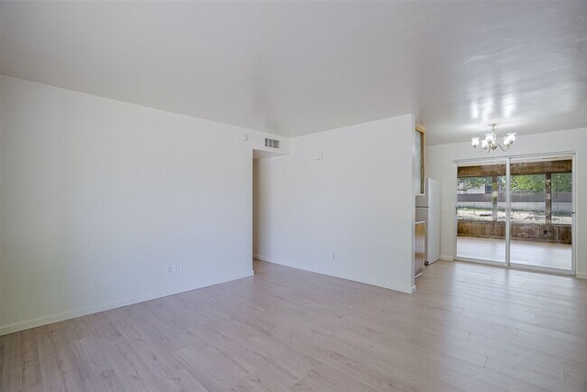 Foto del edificio - 3 bedroom,1.5 bath with 1 car garage close to schools, hospital and shopping!