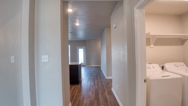 Building Photo - Spacious Single-Family Home Available Now!