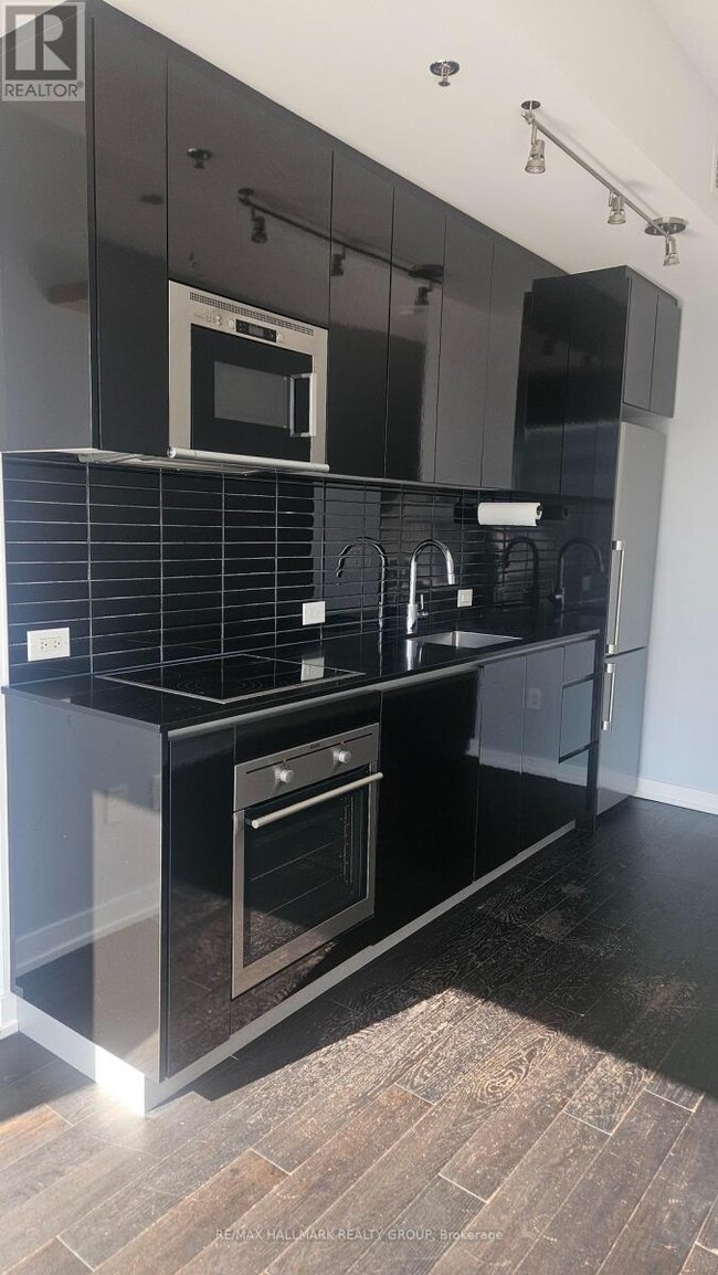 Building Photo - 199 Slater St.