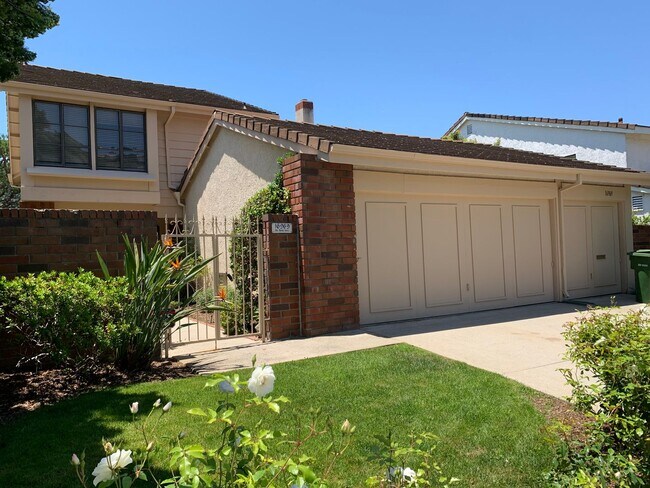 Foto del edificio - Beautiful, Spacious, 4 bed 2.5 bath home nestled in the Serene, breathtaking Hills of Pacific Pal...