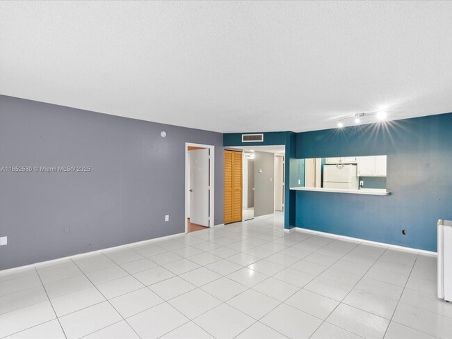 Foto del edificio - 4172 Inverrary Dr