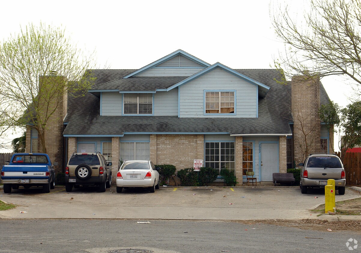 Building Photo - 7502 Oak Chase