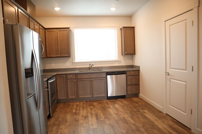 Building Photo - Like New Woodland Townhome for Lease - 180...