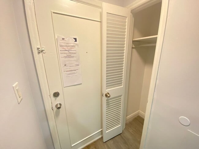 Building Photo - 2 bedroom 2 bath condo in desirable Semino...