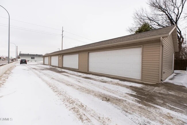 Garaje para 2 coches - 408 S Washington St