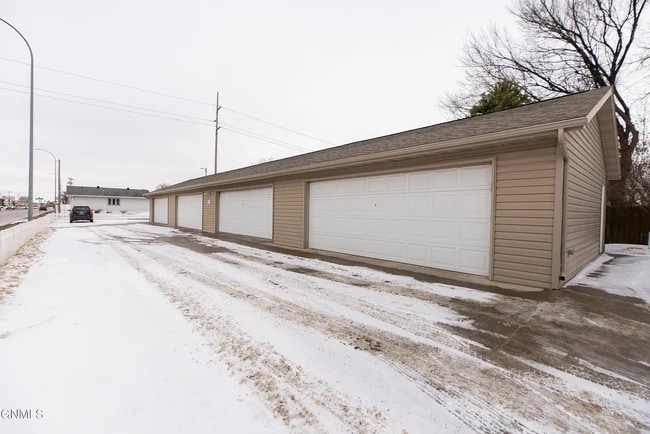 2 Stall Garage - 408 S Washington St