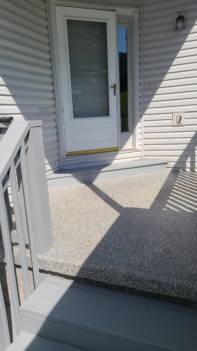 front stoop - 1526 Old Oak Ln