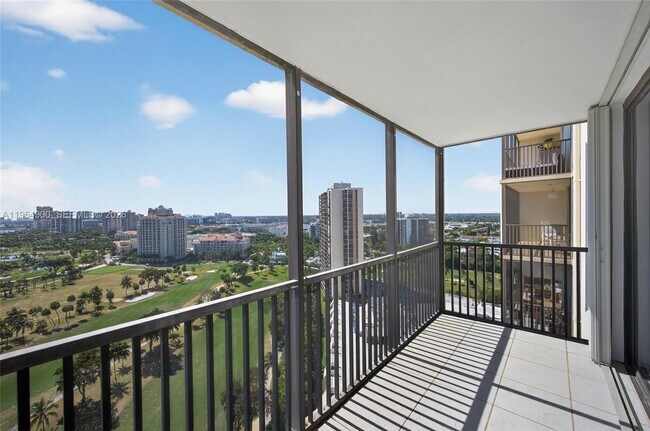 Foto del edificio - 20379 W Country Club Dr