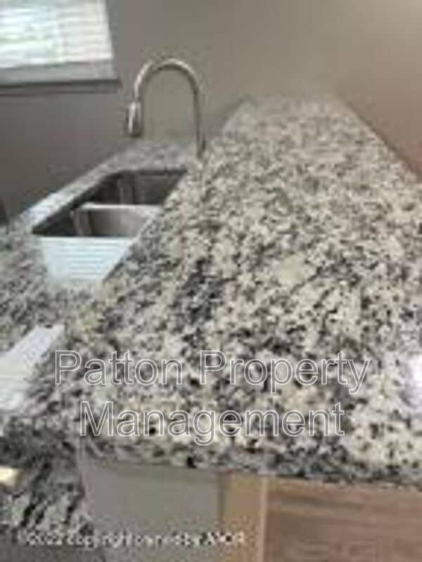 Building Photo - 102 8th St