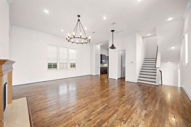 Foto del edificio - 1048 W 21st St