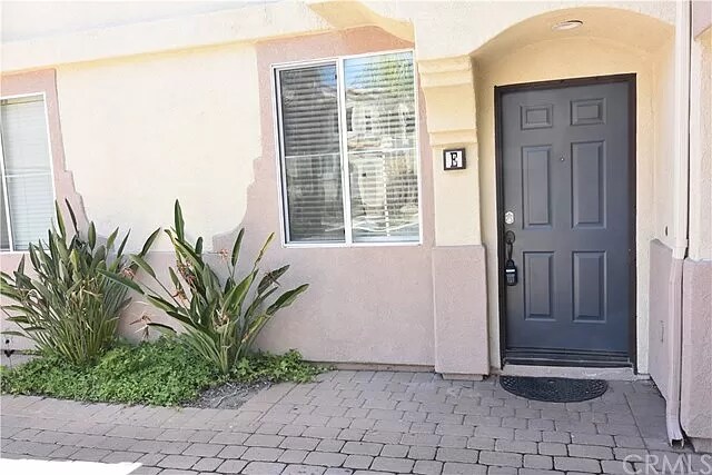 Building Photo - Beautifully Upgraded 2 Bedroom Townhouse N...