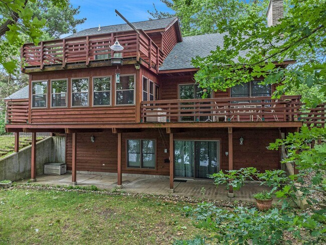 Building Photo - 3563 N Blackstone Ave