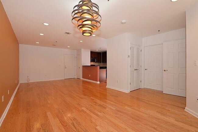 Building Photo - 659 1st St