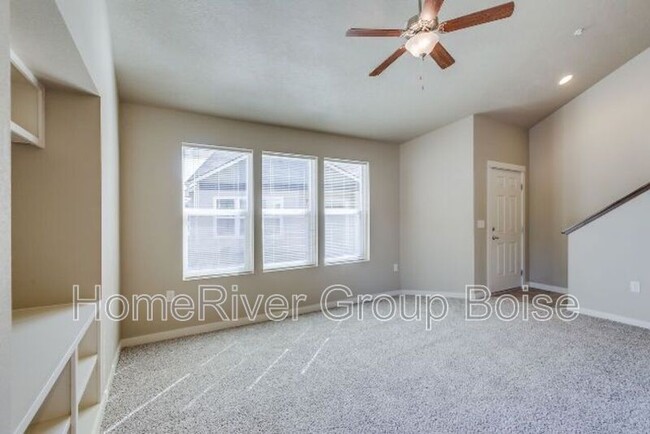 Foto del edificio - 8950 W Shellie Ln