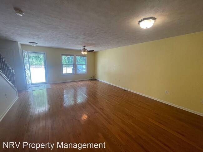 Building Photo - 2 br, 2.5 bath House - 910 2nd Street