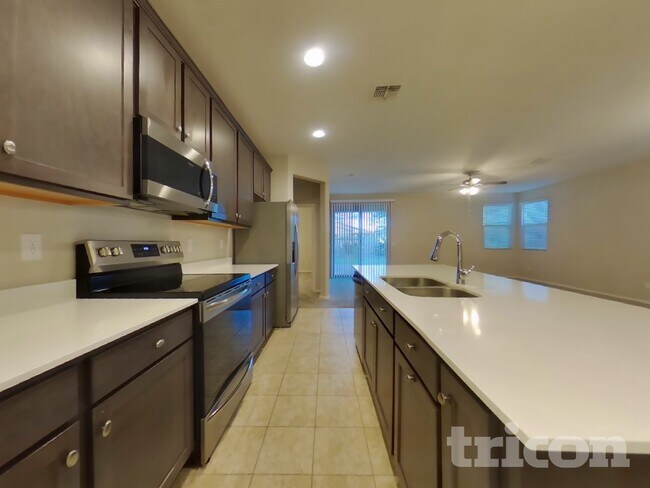 Building Photo - 17762 Via Luna Dr