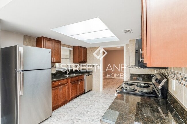 Building Photo - NOW OFFERING FIRST 2 FULL MONTH FREE OR A ...