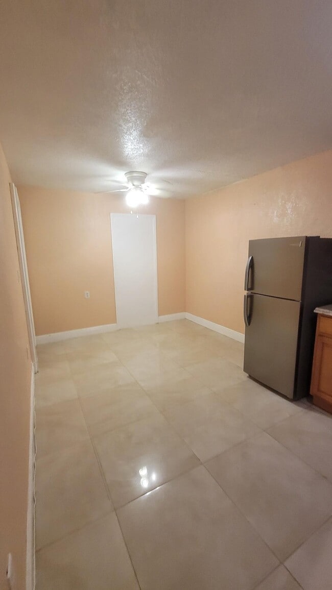 Foto del edificio - 5001 NW 23rd St