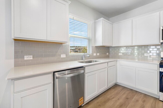 Foto del edificio - Brand New Home! Available Now!