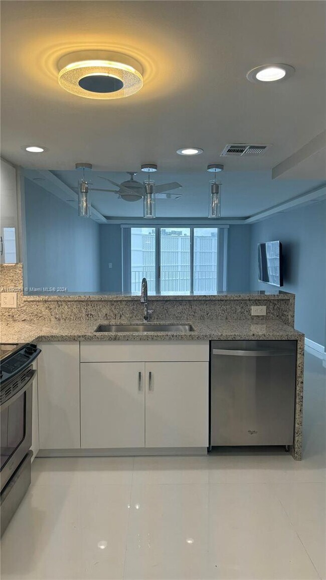 Building Photo - 3580 S Ocean Blvd
