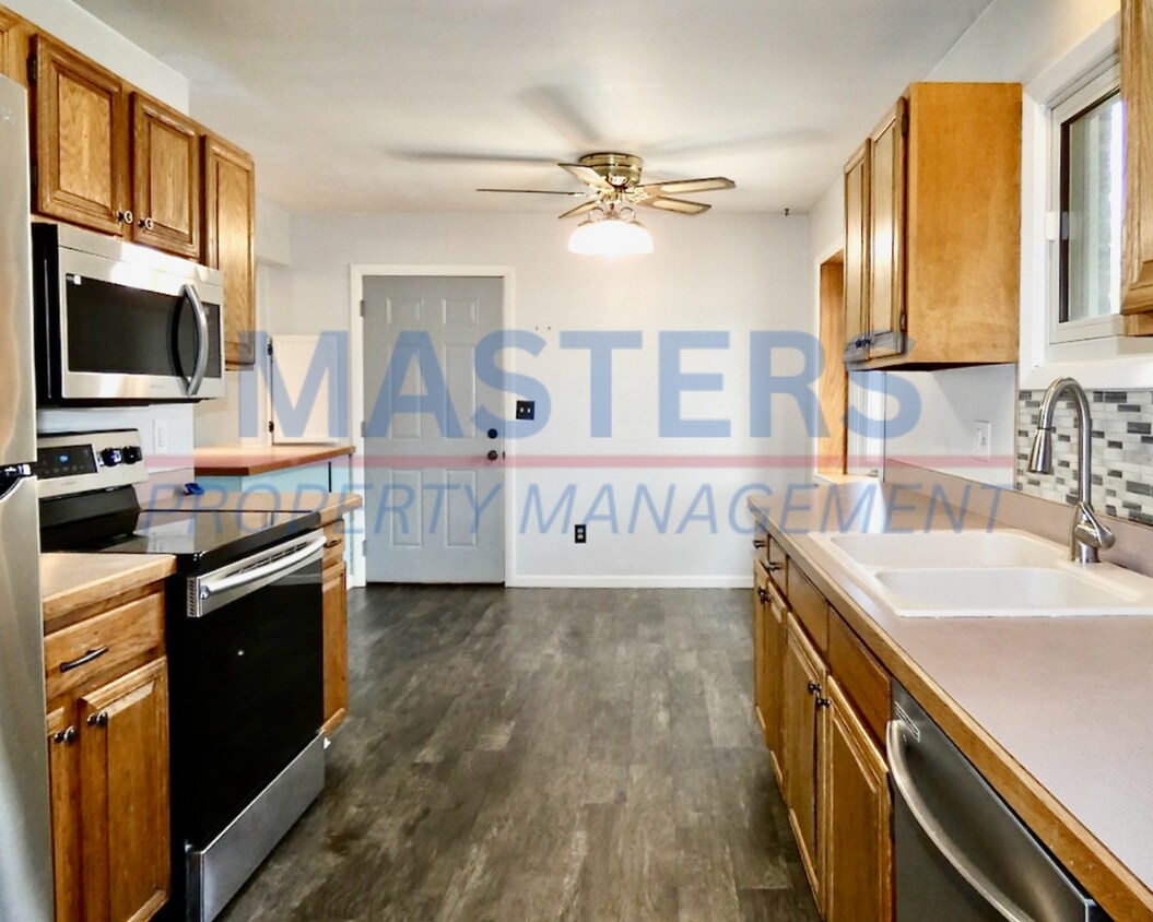 Primary Photo - 3 Bedroom House for Rent