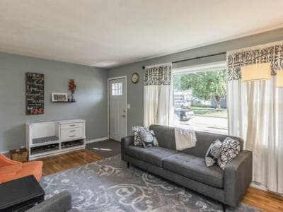 Building Photo - 617 Barr Dr