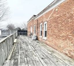 Foto del edificio - Large 2 bedroom 1 & 1/2 bath with laundry hookups in the unit
