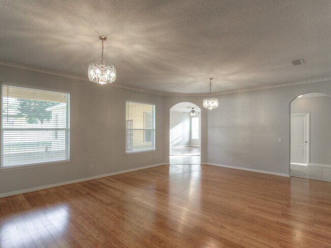 Foto del edificio - 553 Jasmine Bloom Dr