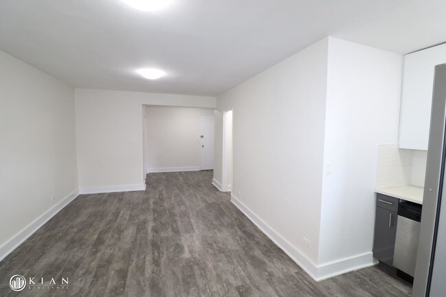 Foto del edificio - 132-45 Maple Ave