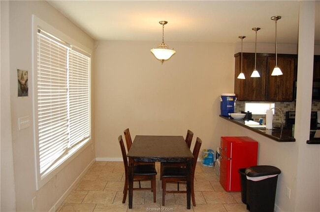 Building Photo - 806 Nimitz St