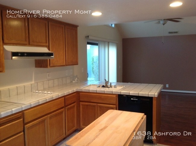 Building Photo - E. Roseville Beauty in Gated Community!