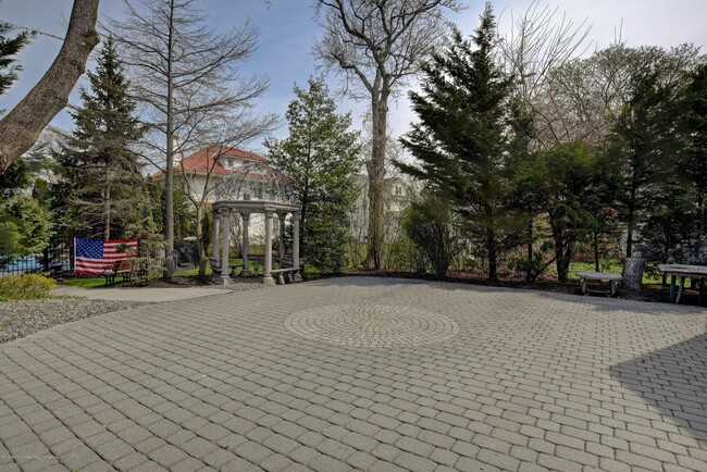 Building Photo - 111 Monmouth Dr
