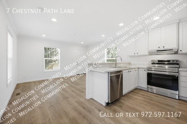 Foto del edificio - 7 Chestnut Path Ln