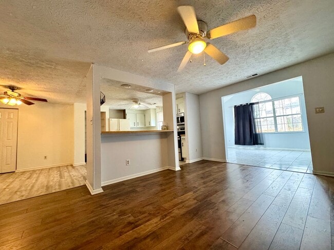 Building Photo - Fantastic Ranch Style Home