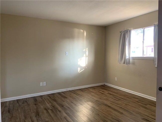 Building Photo - 69 S Commonsway Dr