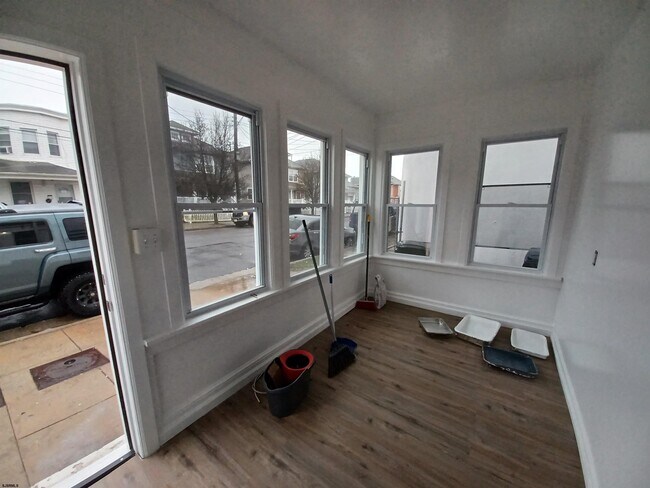 Building Photo - 1111 Adriatic Ave