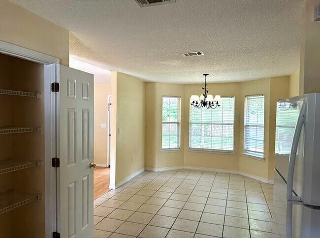 Foto del edificio - 4821 Acorn Dr