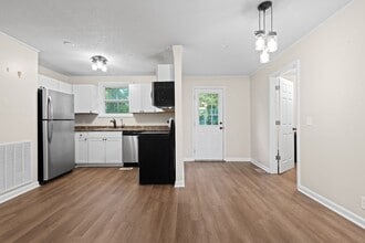 Building Photo - 635 Lafayette Rd